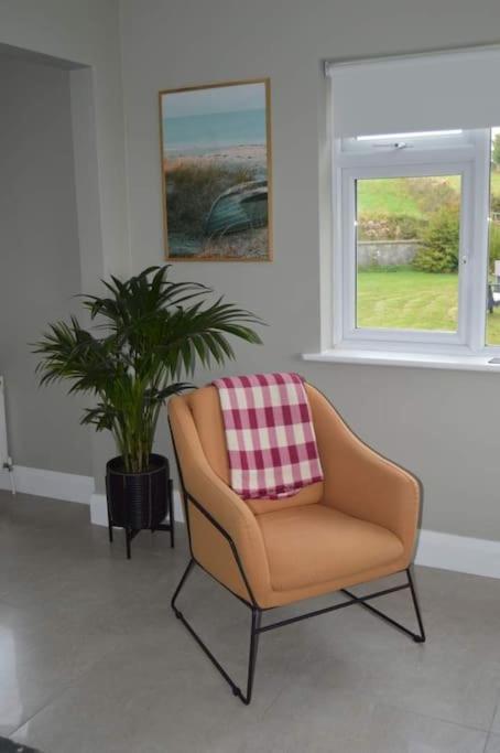 Twin Lake View - Bungalow In Pontoon Foxford Extérieur photo
